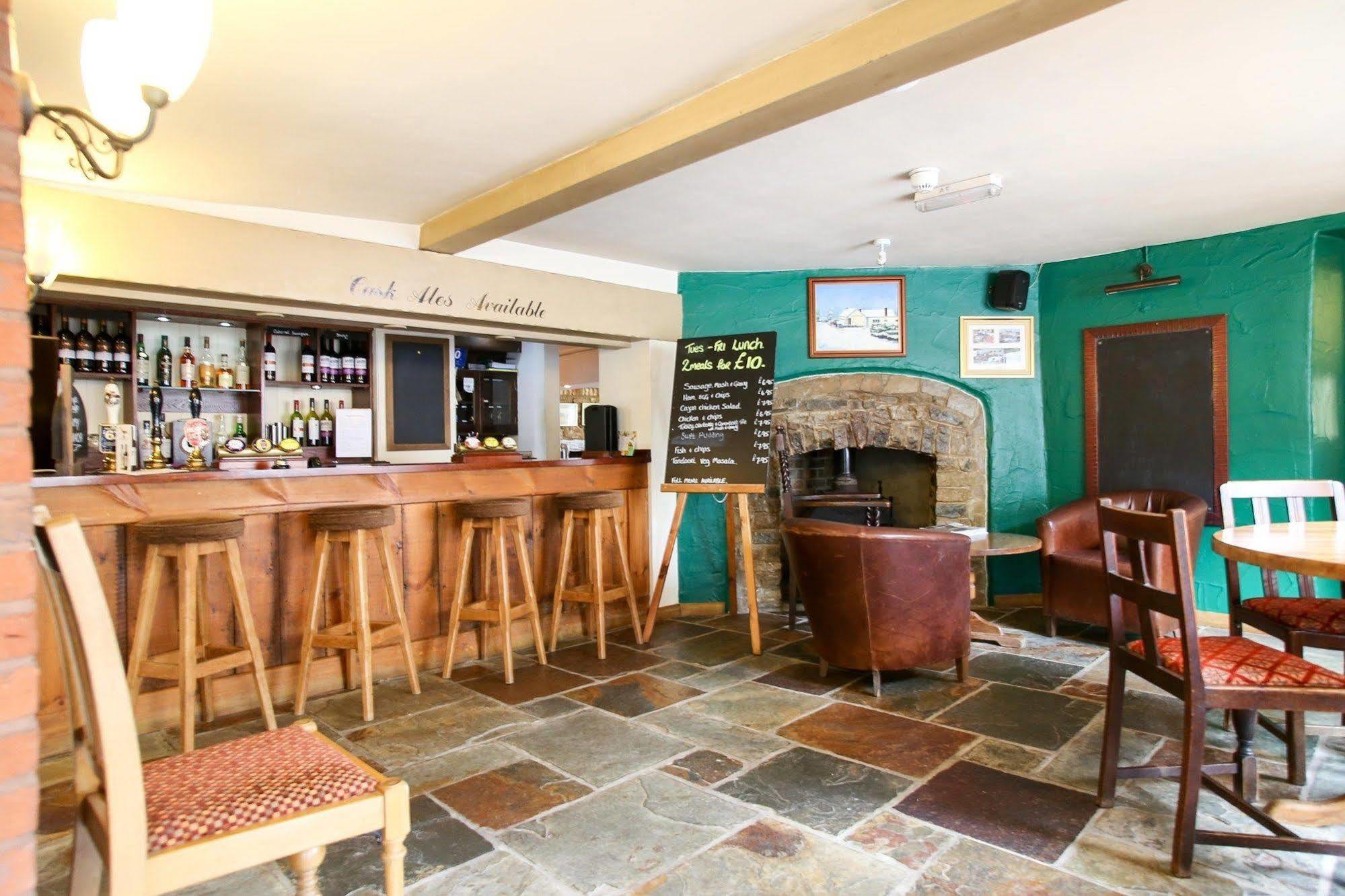 The Haymaker Inn Chard Esterno foto